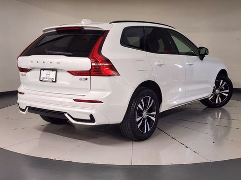 Certified 2025 Volvo XC60 B5 Core AWD/4WD image 2