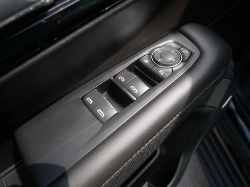 Used 2025 Chevrolet Suburban High Country AWD/4WD image 13