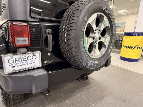 Certified 2017 Jeep Wrangler Unlimited Sahara w/ Connectivity Group image 9