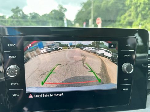 Used 2025 Volkswagen Jetta SE FWD image 16