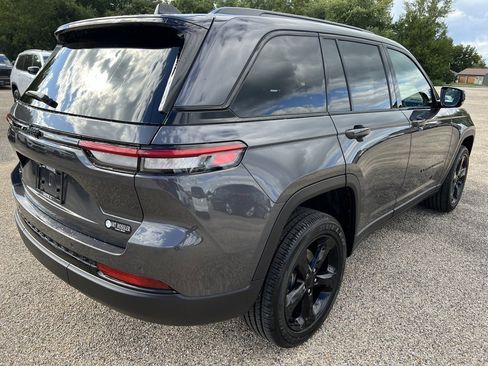 New 2025 Jeep Grand Cherokee Altitude image 7