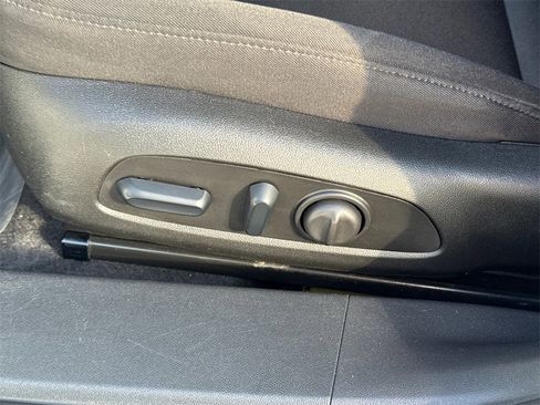 Used 2024 Chevrolet Malibu LT image 25