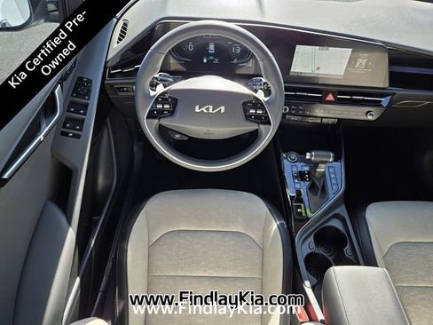 Certified 2025 Kia Niro SX image 15