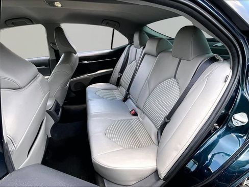 Used 2021 Toyota Camry SE FWD image 18