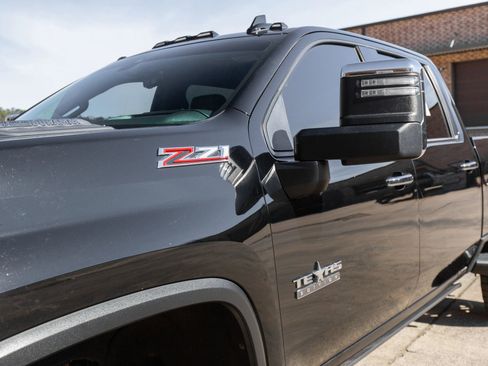 Used 2020 Chevrolet Silverado 2500 LTZ w/ LTZ Texas Edition image 4