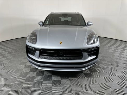 Certified 2025 Porsche Macan image 7