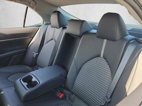 Used 2023 Toyota Camry SE image 14