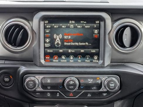 Used 2022 Jeep Wrangler Unlimited Sahara AWD/4WD image 18