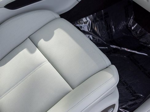 New 2025 Porsche Macan image 57