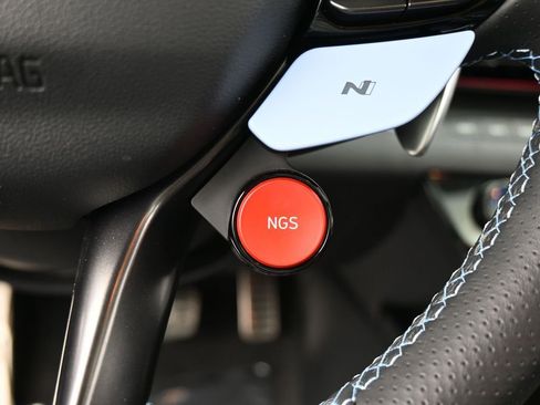 Used 2025 Hyundai Elantra N image 17