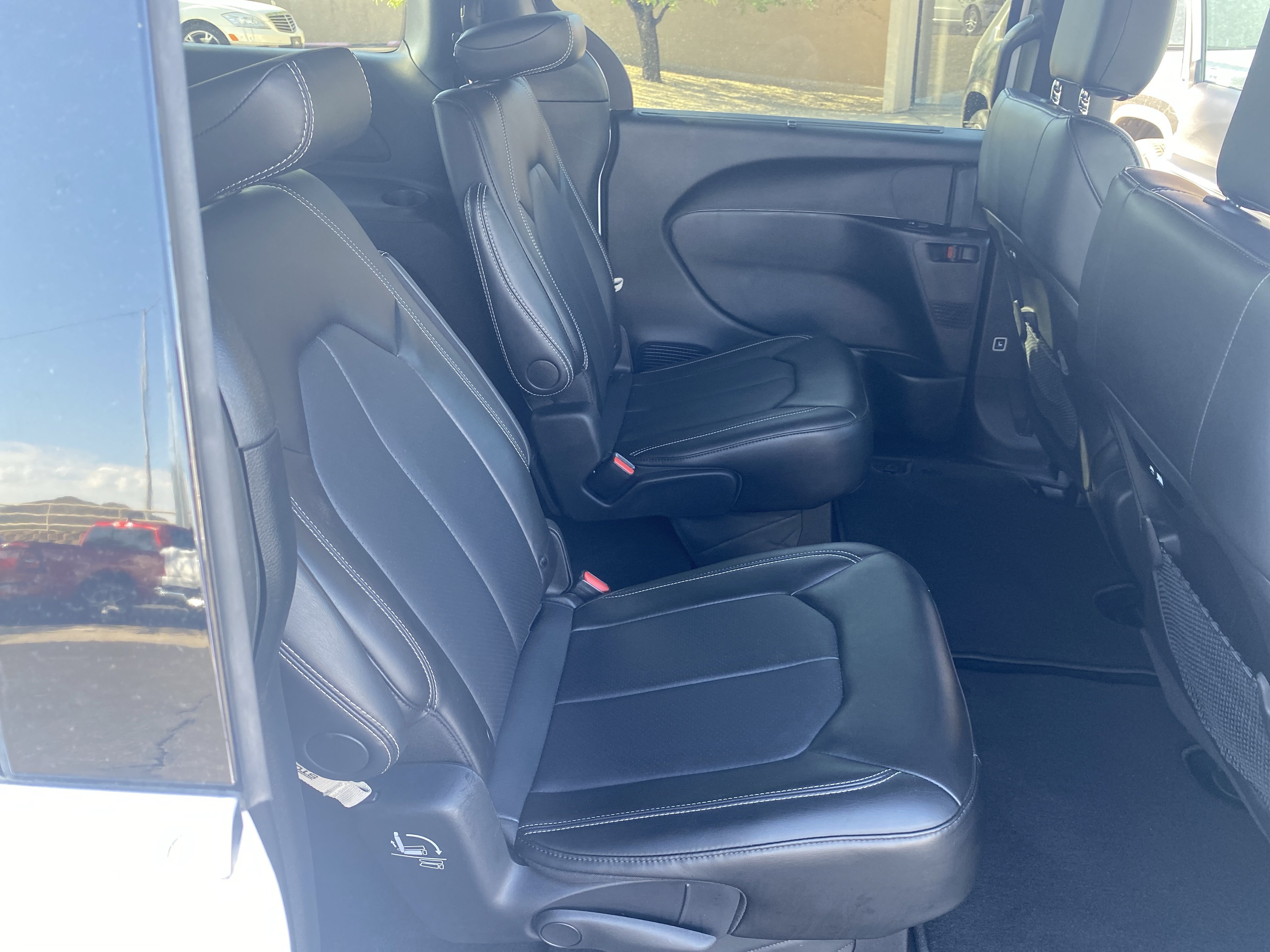 Used 2025 Chrysler Pacifica Select FWD image 21