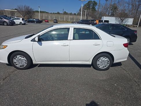Used 2010 Toyota Corolla LE image 8