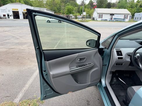 Used 2015 Toyota Prius V Three FWD image 21