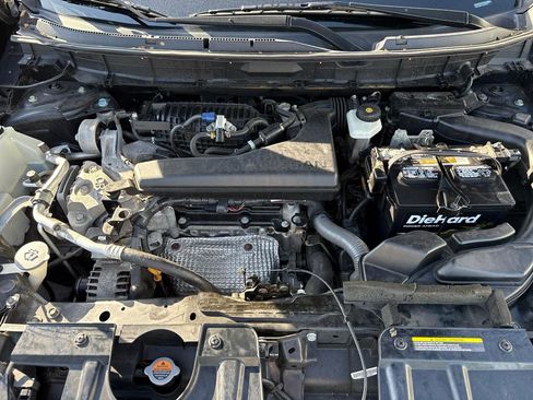 Used 2018 Nissan Rogue SV image 27