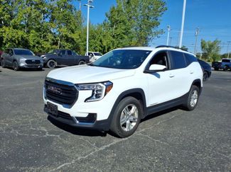 Used 2022 GMC Terrain SLE w/ Driver Convenience Package image 1