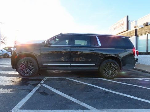 Used 2022 GMC Yukon XL Denali w/ Max Trailering Package image 3
