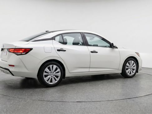 Used 2024 Nissan Sentra S FWD image 9