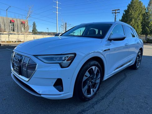 Used 2021 Audi e-tron Premium Plus w/ Premium Plus Package image 4