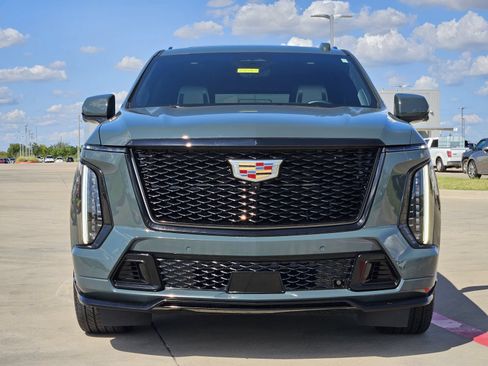 Certified 2025 Cadillac Escalade ESV V AWD/4WD image 6