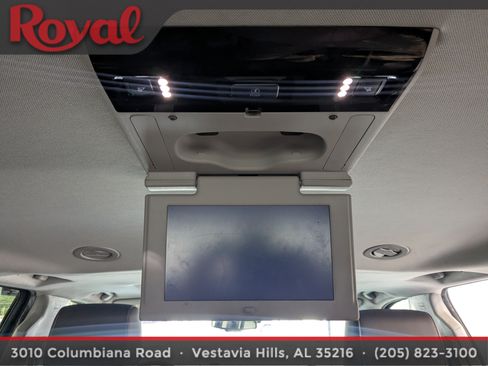 Used 2018 Chevrolet Suburban LT AWD/4WD image 13