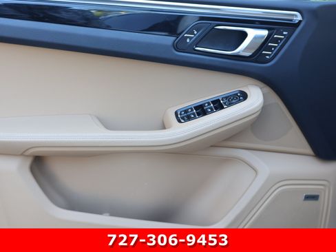 Used 2018 Porsche Macan AWD/4WD image 13