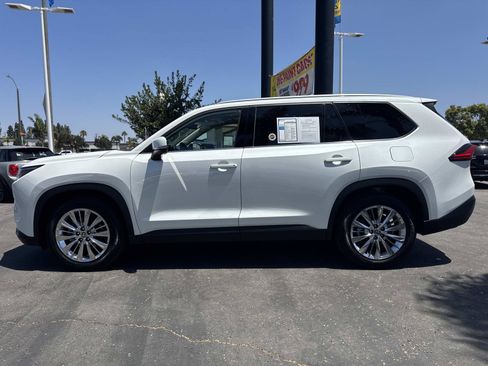 Used 2024 Toyota Grand Highlander AWD image 8
