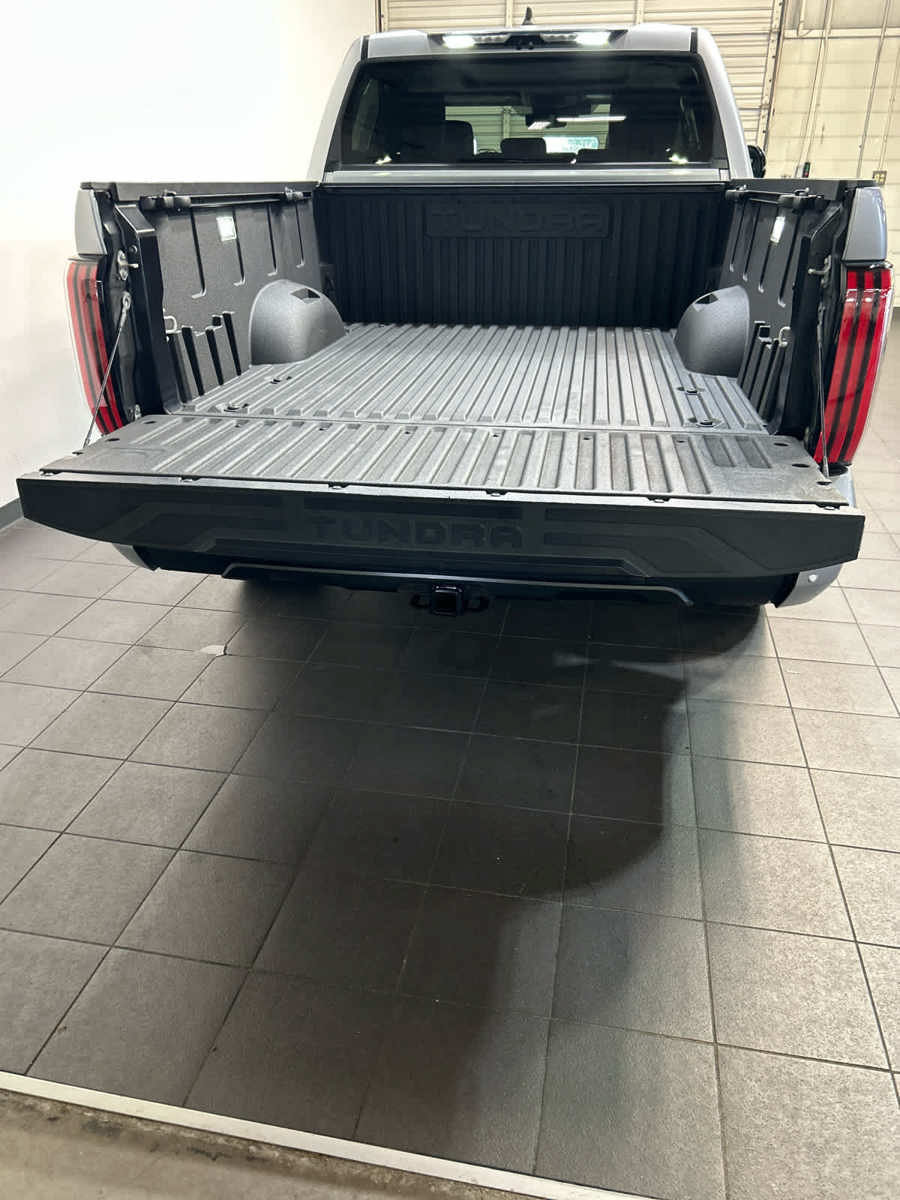 Used 2024 Toyota Tundra Limited AWD/4WD image 30