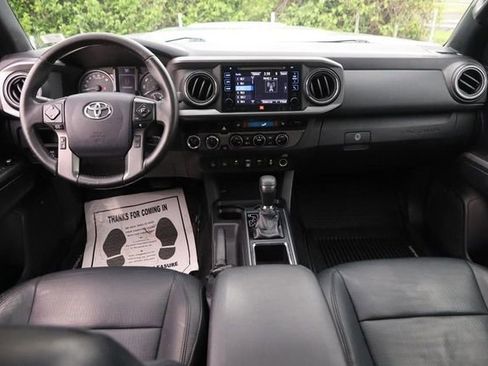 Used 2018 Toyota Tacoma TRD Sport AWD/4WD image 21