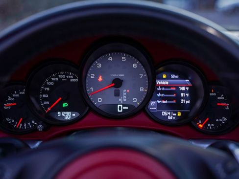 Used 2014 Porsche 911 Carrera 4S image 14