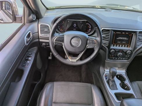 Used 2018 Jeep Grand Cherokee Altitude RWD image 17