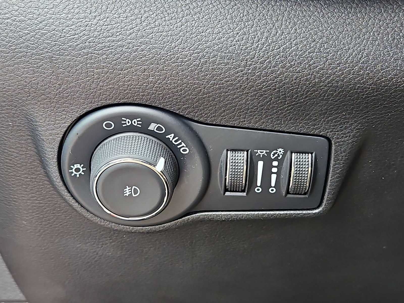 Used 2024 Jeep Compass Latitude AWD/4WD image 30