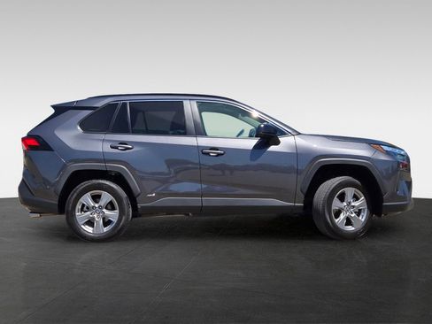 Used 2024 Toyota RAV4 LE AWD/4WD image 3