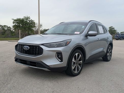 Used 2023 Ford Escape Platinum FWD image 9