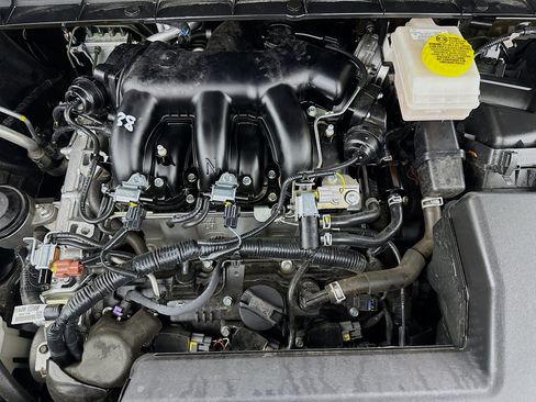 Used 2025 Nissan Pathfinder SL FWD image 37