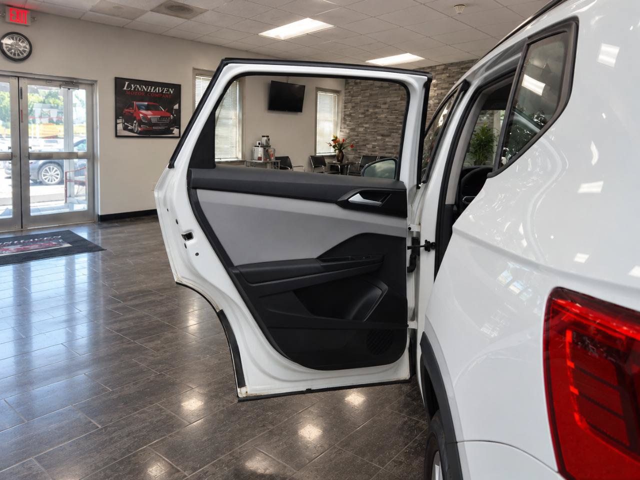 Used 2022 Volkswagen Taos S AWD/4WD image 12