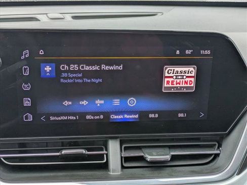 Used 2025 Chevrolet Trax LT FWD image 19