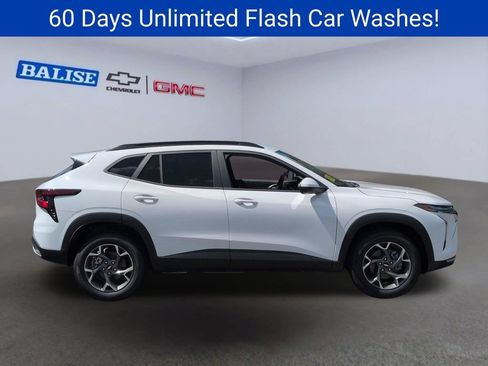New 2026 Chevrolet Trax LT w/ Driver Confidence Package FWD image 2