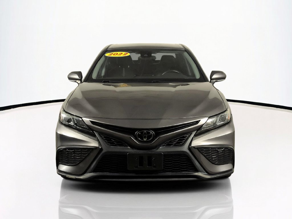 Used 2022 Toyota Camry SE FWD image 3