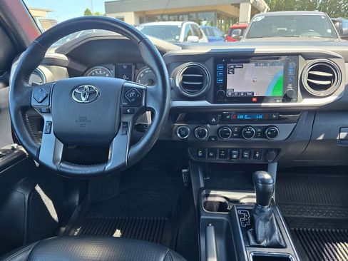 Used 2018 Toyota Tacoma TRD Off-Road w/ TRD Premium Off Road Package AWD/4WD image 10