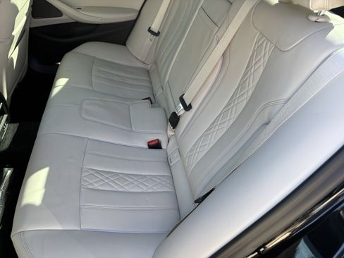 Used 2020 BMW M550i xDrive w/ Dynamic Handling Package image 9