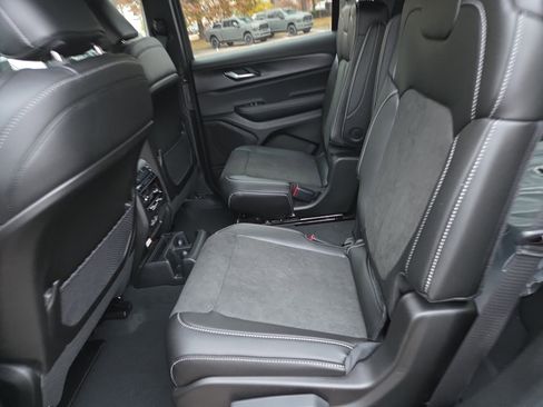 New 2025 Jeep Grand Cherokee L Altitude image 6