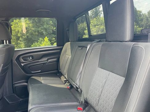 Used 2018 Nissan Titan SV w/ SV Convenience Package AWD/4WD image 8