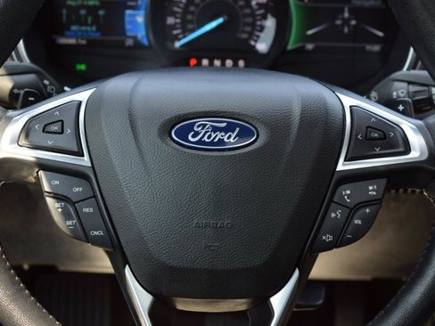 Used 2018 Ford Fusion SE w/ Fusion SE Technology Package FWD image 21