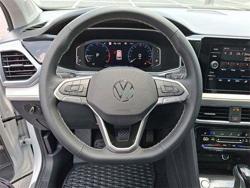 Used 2025 Volkswagen Taos SEL image 17