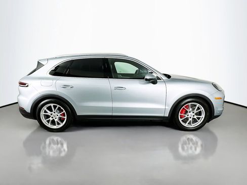 Used 2024 Porsche Cayenne S image 8
