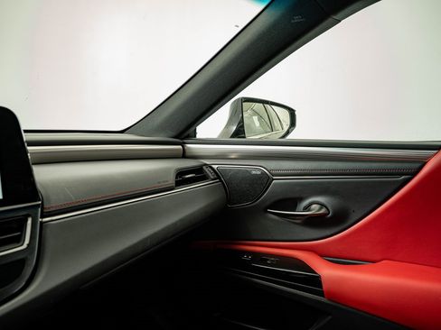 Certified 2024 Lexus ES 350 F Sport w/ Accessory Package (Z2) image 32