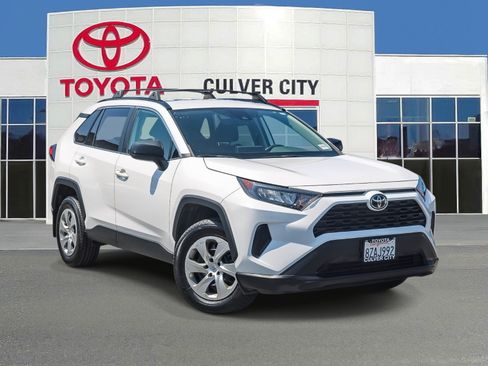 Used 2021 Toyota RAV4 LE FWD image 1
