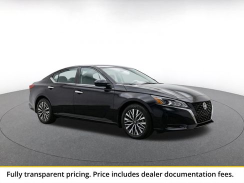 Used 2025 Nissan Altima 2.5 SV FWD image 1