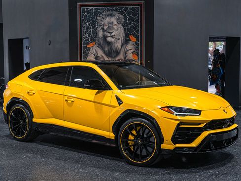 Used 2021 Lamborghini Urus AWD/4WD image 19