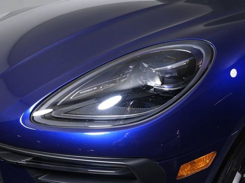 Used 2024 Porsche Macan AWD/4WD image 25